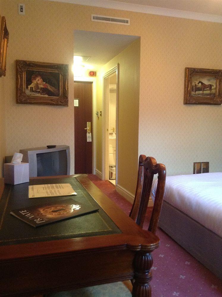 Childer Thornton Brook Hall Hotel מראה חיצוני תמונה